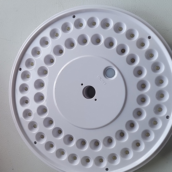 #6 Solar Powered Flagpole Light - Picture 2 of 4